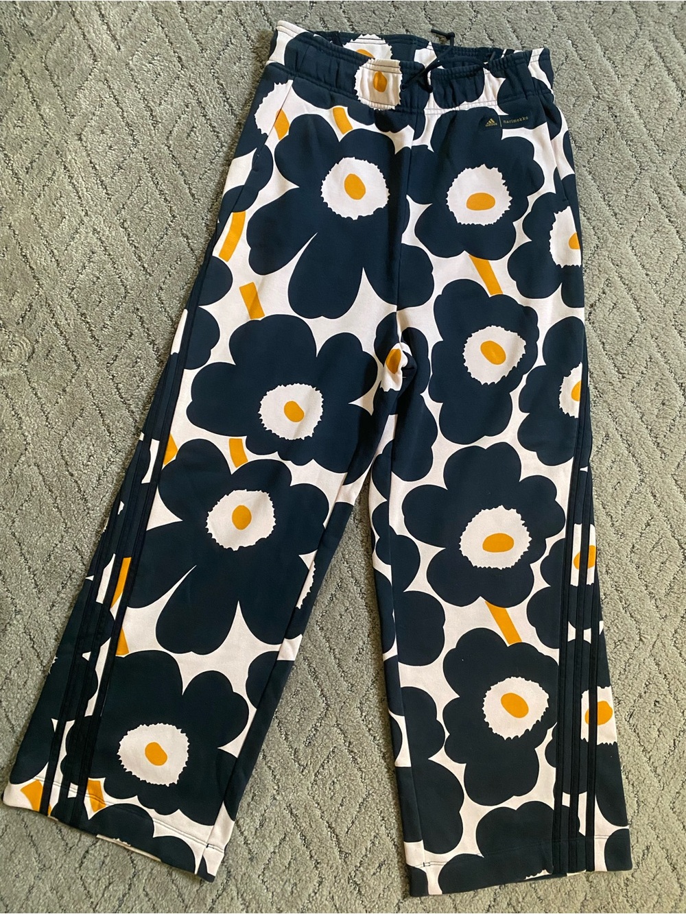 Adidas x Marimekko Set with Unikko Poppy Print - Picture 5 of 7